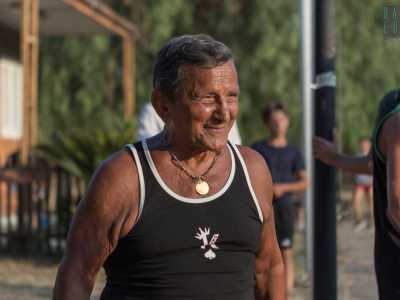�Cerco di essere per loro un esempio, un maestro di lotta ma soprattutto di vita � dichiara �. � questo mi rende vivo, aiutandomi a non pensare all�et� che avanza e alla solitudine�